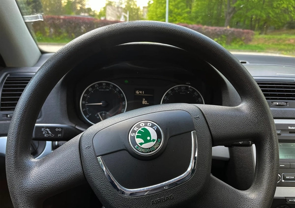Skoda Octavia cena 18777 przebieg: 251214, rok produkcji 2010 z Kielce małe 172